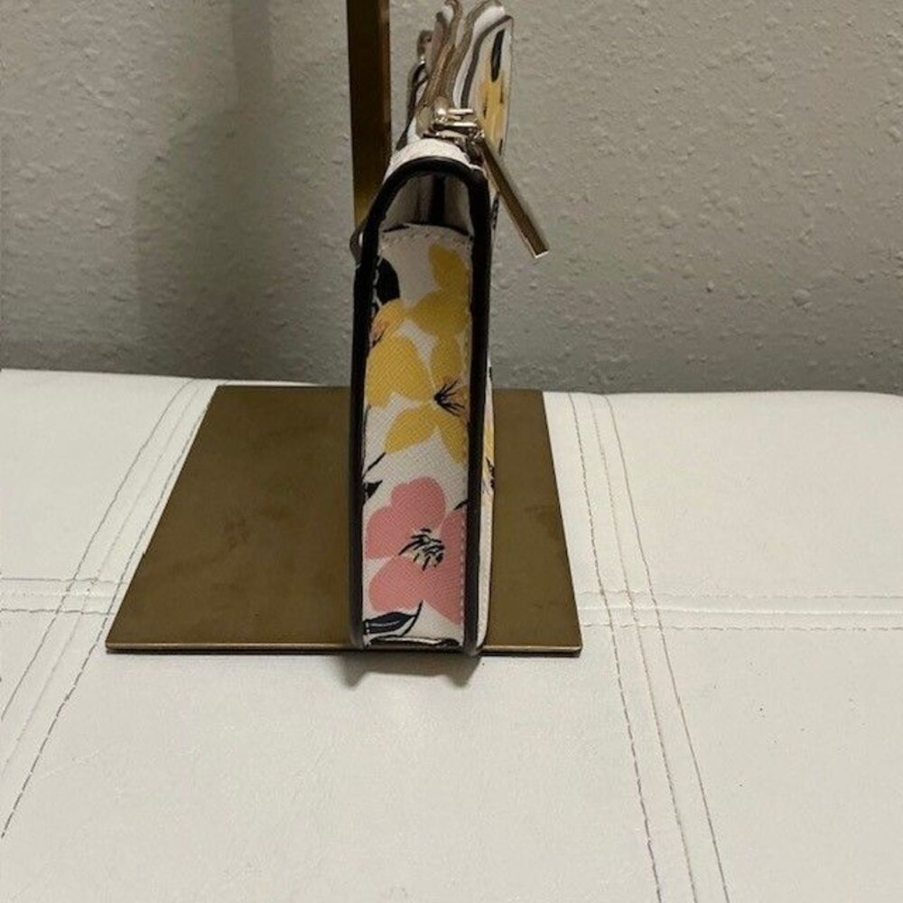 Kate Spade White Floral Zip Top Wristlet Outside Pocket - Picture 7 of 7